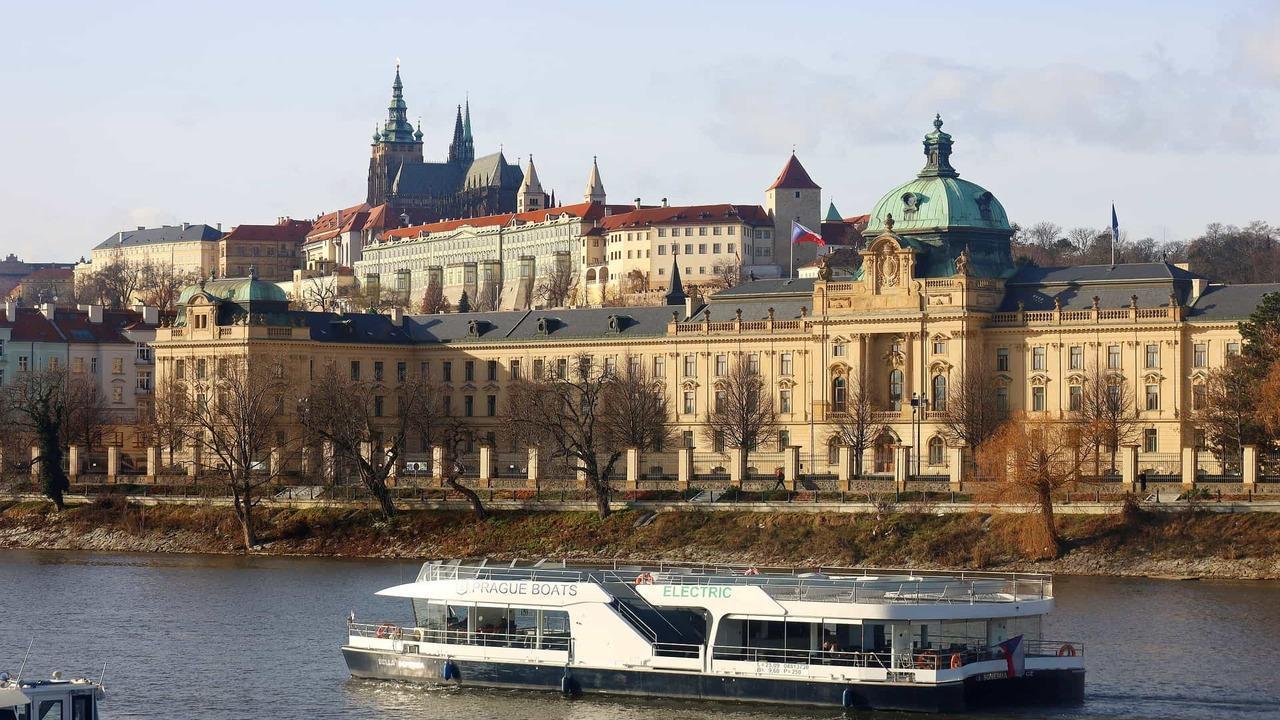 ЗЛАТНА ПРАГА - от СОФИЯ - 4 нощувки- Wizz air